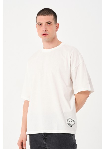 Erkek Bisiklet Yaka Smile Baskı Detaylı Oversize T-Shirt indirimleri