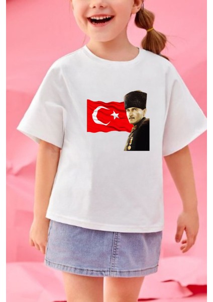 Çocuk Pamuk Bayrağımız ve Atamız Beyaz Siyah Çocuk T-Shirt