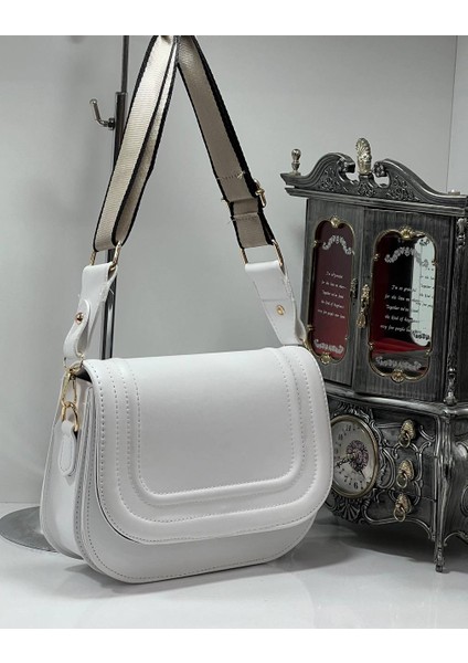 Kapaklı Uzun Çapraz Omuz Askılı Kadın El ve Kol Çantası