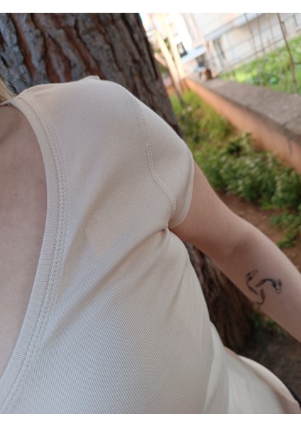 V Yaka Modal Karışımlı Bej Basic T-Shirt