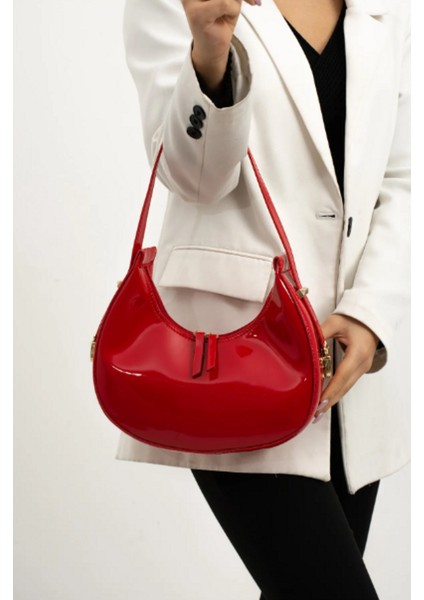 Rugan Deri Baget Cherry Bag Fermuar Kapamalı Özel Askı Detaylı Kol Çantası