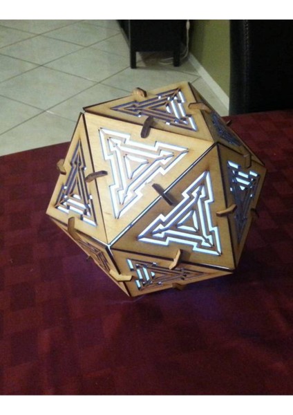 Ikosahedron 20 Yüzlü Ahşap Lamba