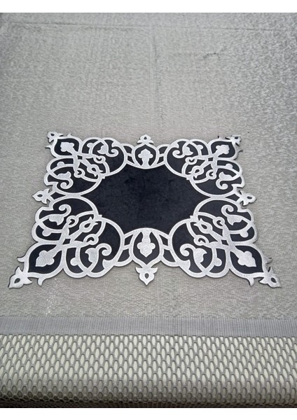 Amerikan Servis/1 Adet Üzeri Varaklı Deri Işlemeli/ Kadife /40X32CM /siyah Kadife Üzeri Gümüş Varaklı Deri
