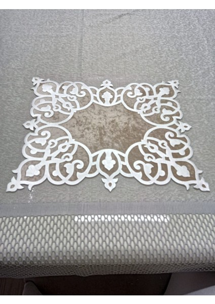 Amerikan Servis/1 Adet Üzeri Varaklı Deri Işlemeli /kadife/ 40X32CM /arakası Deridir. Vizon Kadife Gümüş V fiyatları
