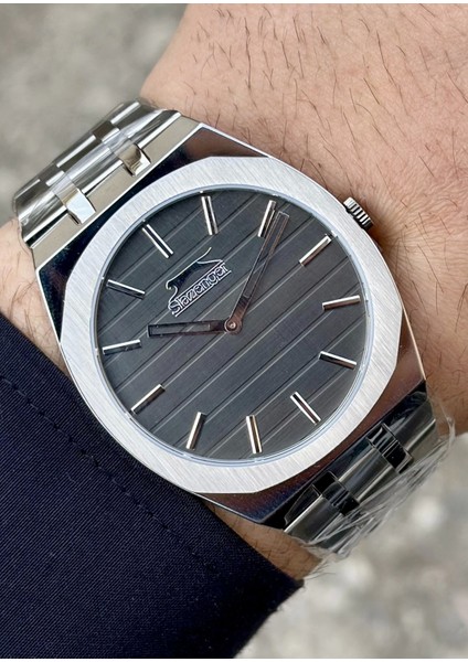 Gümüş Renk Çelik Kordon Siyah Kadran Erkek Kol Saati