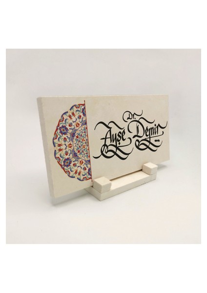 Geleneksel Hat Sanatı ile Doğal Taş Üzerine Yazılı Masaüstü Isimlik