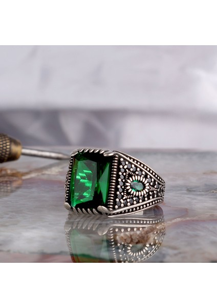 Yeşil Renk Zirkon Taşlı Model 925 Ayar Gümüş Erkek Yüzük fiyatları