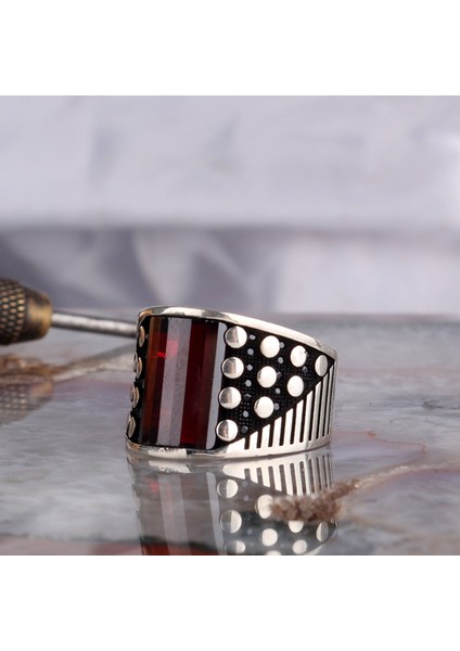 Kırmızı Renk Zirkon Taşlı Model 925 Ayar Gümüş Erkek Yüzük fiyatları
