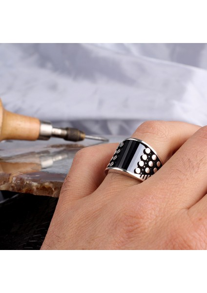 Siyah Renk Zirkon Taşlı Model 925 Ayar Gümüş Erkek Yüzük fiyatları