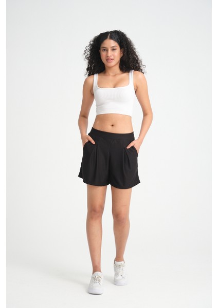 Kadın Beli Lastikli Cepli Pileli Kısa Rahat Kesim Krep Şort