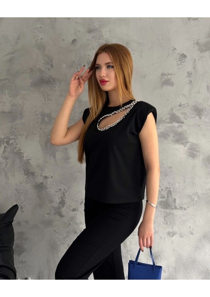 Siyah Vatkalı Pencere Detaylı Taşlı Bluz fiyatları