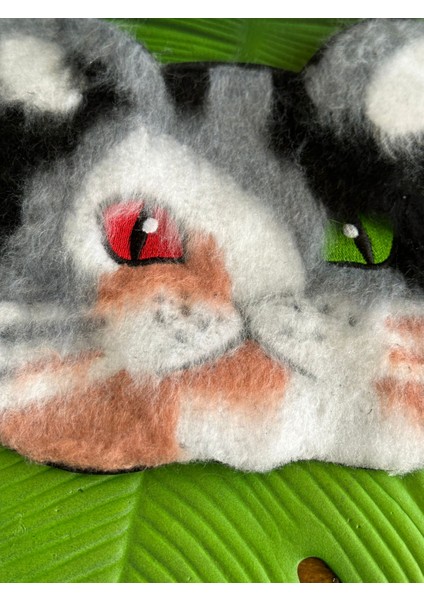 26X21 cm Peluş Renkli Gözlü Tüğlü Kedi Arma Dikiş Giyim Aksesuarı fiyatları