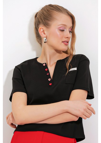 Kadın Siyah Düğme Detaylı Kısa Kol Tişört 903 fiyatları