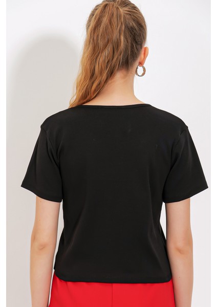 Kadın Siyah Düğme Detaylı Kısa Kol Tişört 903 fırsatları