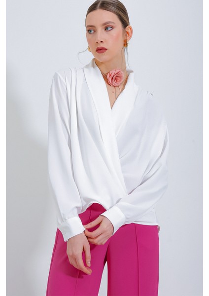 Kadın Beyaz Kruvaze Yaka Dökümlü Saten Bluz 0492 fiyatları