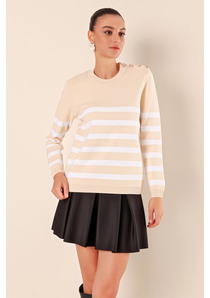 15820 Düğme Detay Çizgili Kazak - Bej