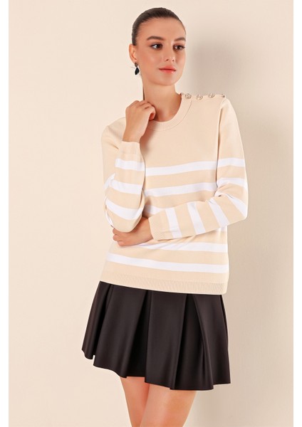 15820 Düğme Detay Çizgili Kazak - Bej fırsatları