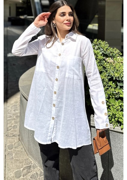 Kadın Beyaz Uzun Kol, Ahşap Düğme Detaylı, Arkası Pliseli, Salaş ve Uzun, Pamuklu Tunik Gömlek