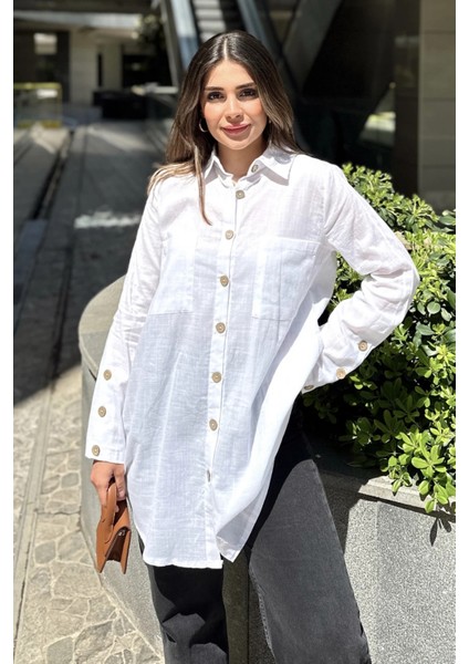 Kadın Beyaz Uzun Kol, Ahşap Düğme Detaylı, Arkası Pliseli, Salaş ve Uzun, Pamuklu Tunik Gömlek indirimleri