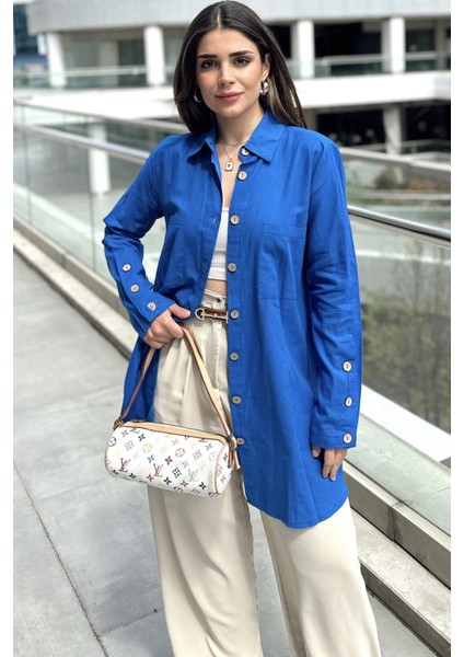 Kadın Mavi Uzun Kol, Ahşap Düğme Detaylı, Arkası Pliseli, Salaş ve Uzun, Pamuklu Tunik Gömlek
