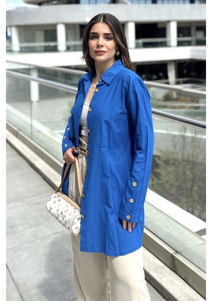 Kadın Mavi Uzun Kol, Ahşap Düğme Detaylı, Arkası Pliseli, Salaş ve Uzun, Pamuklu Tunik Gömlek modelleri