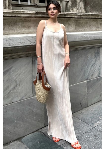 Kadın Bej Ince Askılı V Yaka Yırtmaç Detaylı Uzun Pliseli Elbise