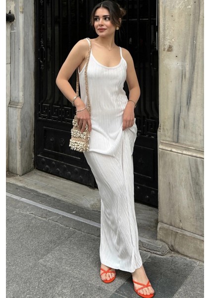Kadın Beyaz Ince Askılı V Yaka Yırtmaç Detaylı Uzun Pliseli Elbise modelleri
