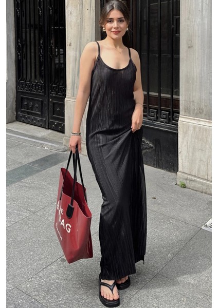 Kadın Siyah Ince Askılı V Yaka Yırtmaç Detaylı Uzun Pliseli Elbise fırsatları