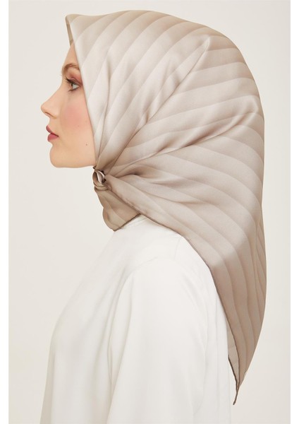 Klasik Desenli Sura İpek Eşarp 24Ya9150 50 01 modelleri