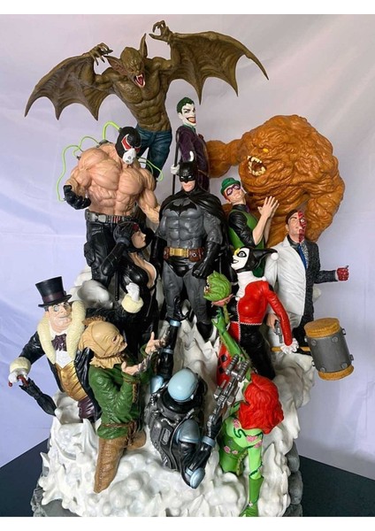 Batman Kara Şövalye Yükseliyor All Enemies 50 cm (Giga Boy)
