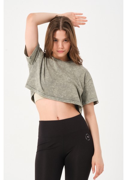 Kadın Bisiklet Yaka Yıkamalı Crop T-Shirt