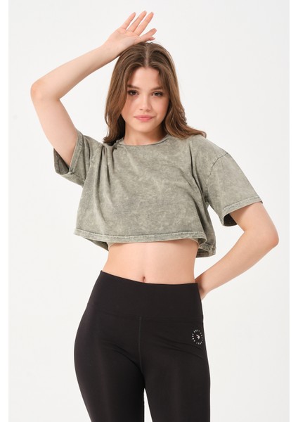 Kadın Bisiklet Yaka Yıkamalı Crop T-Shirt