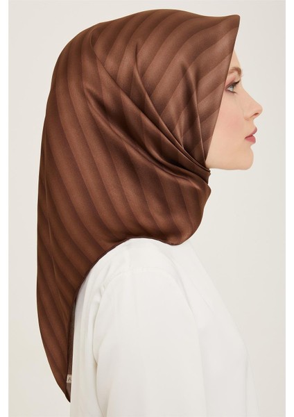 Klasik Desenli Sura İpek Eşarp 24Ya9150 50 92 fiyatları