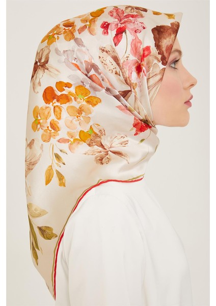 Çiçek Desenli Sura İpek Eşarp 24Ya9129 85 04 fiyatları