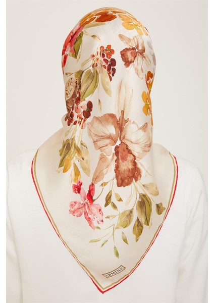 Çiçek Desenli Sura İpek Eşarp 24Ya9129 85 04 fırsatları