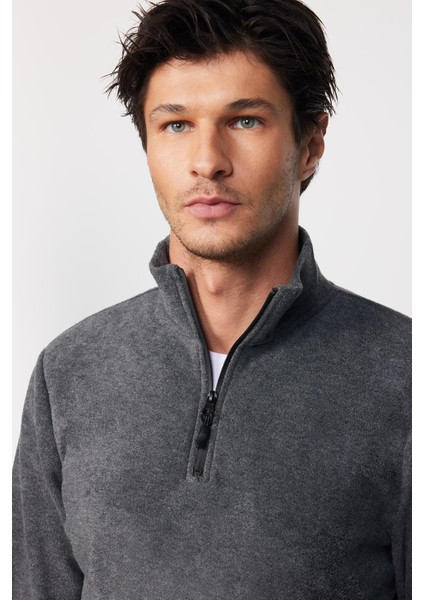 Erkek Standart Fit Rahat Kesim Tüylenme Yapmayan Soğuk Geçirmez Antrasit Dik Yaka Polar Sweatshirt modelleri