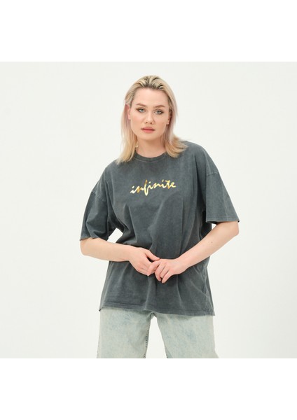 Kadın Antrasit Yıkamalı Infinite Baskı Detaylı Bisiklet Yaka T-Shirt