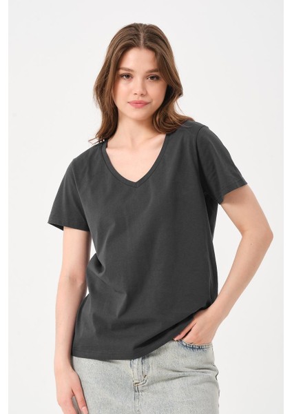Kadın Basic V Yaka T-Shirt