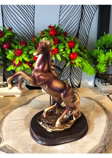 Dekoratif Şahlanmış At Biblo Polyester