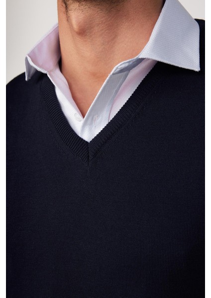 Slim Fit Dar Kesim V Yaka Kendinden Desenli Lacivert Erkek Süveter fırsatları