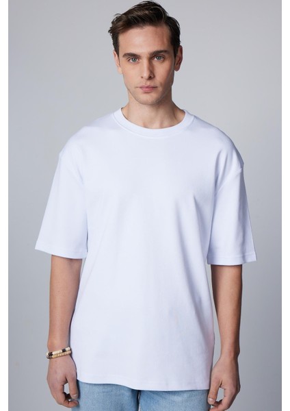 Oversize Geniş Kesim Pamuklu Yumuşak Dokulu Basic Bisiklet Yaka Beyaz Tişört fiyatları