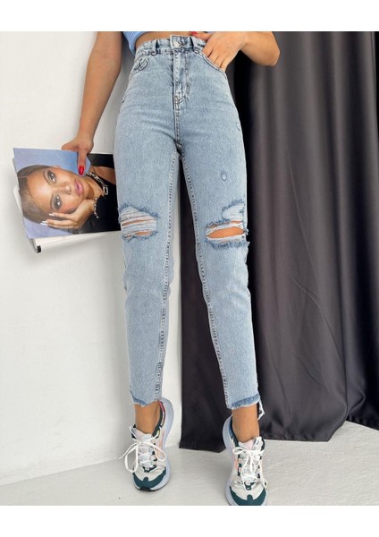 Kadın Paça Püsküllü Dizi Yırtık Mom Kot Pantolon Buz Mavi fiyatları