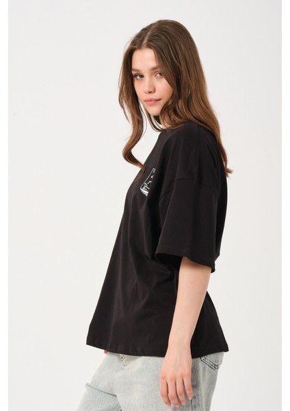 Siyah Bisiklet Yaka Baskılı Oversize T-Shirt indirimleri