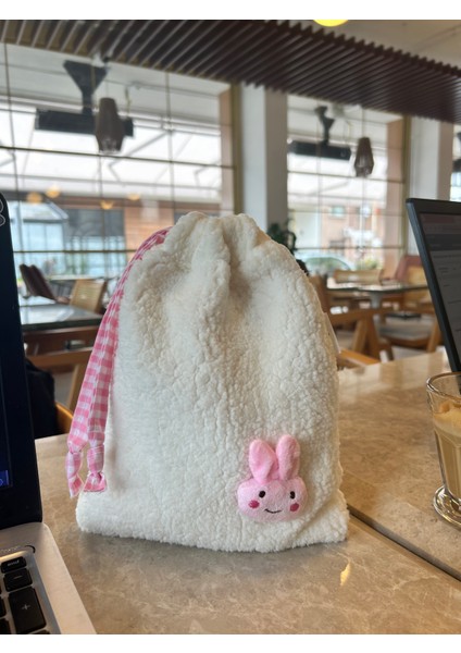Sevimli Pembe Tavşan Peluş Pötikareli Astarlı Büzgülü İpli Düzenleyici Kese Makyaj Çantası