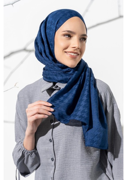 Kadın Jakarlı Küçük Desen Kazayağı Şal modelleri