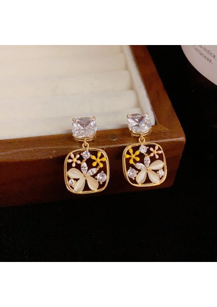 Çiçekli Zirkon Küpeler, Narin Moda Küpeler (Yurt Dışından) fiyatları