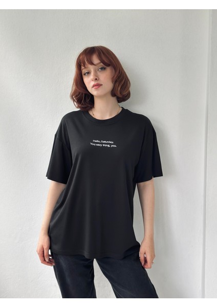 Nakışlı Saturday Oversize Tişört Unisex Siyah modelleri