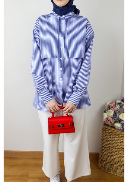 Mavi Beyaz Çizgili Hakim Yaka Kalın Manşet Kadın Gömlek Pelerin Detaylı