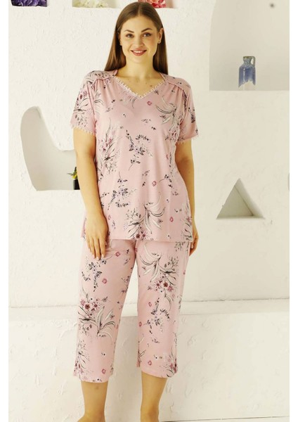 Kadın Pembe Çiçek Desenli V Yaka Kısa Kollu Büyük Beden Bermuda Pijama Takımı EDY2704B-P