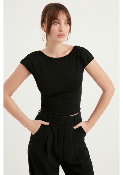 Sırtı Açık Süprem Tişört modelleri